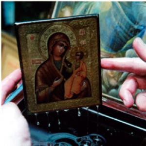 Myrrh-streaming of icons: a scientific explanation of the miracle
